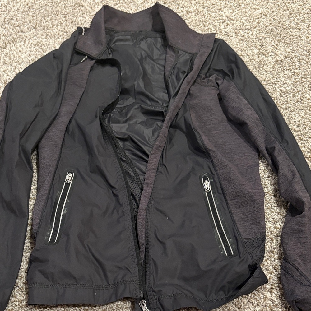 𝓛𝓾𝓵𝓾𝓵𝓮𝓶𝓸𝓷 Black Athletic Zip Jacket